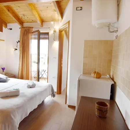 Retreat In Gornji Picudo شقة أوماغ